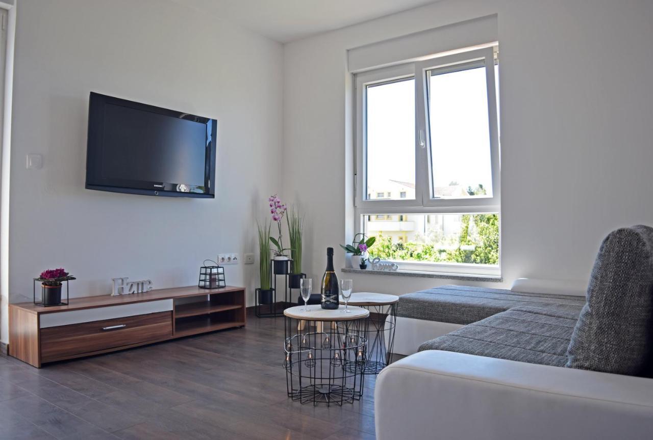 Apartment Summer Breeze Pula Exterior photo