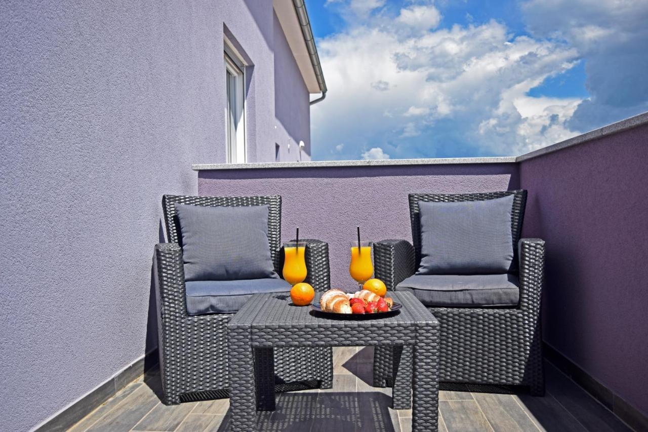 Apartment Summer Breeze Pula Exterior photo